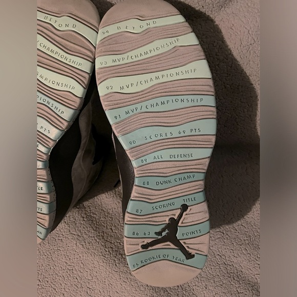 705178-045
DUST/METALLIC GOLD-BLACK
Retail Price
$190
Release Date
02/15/2015 - Picture 4 of 8